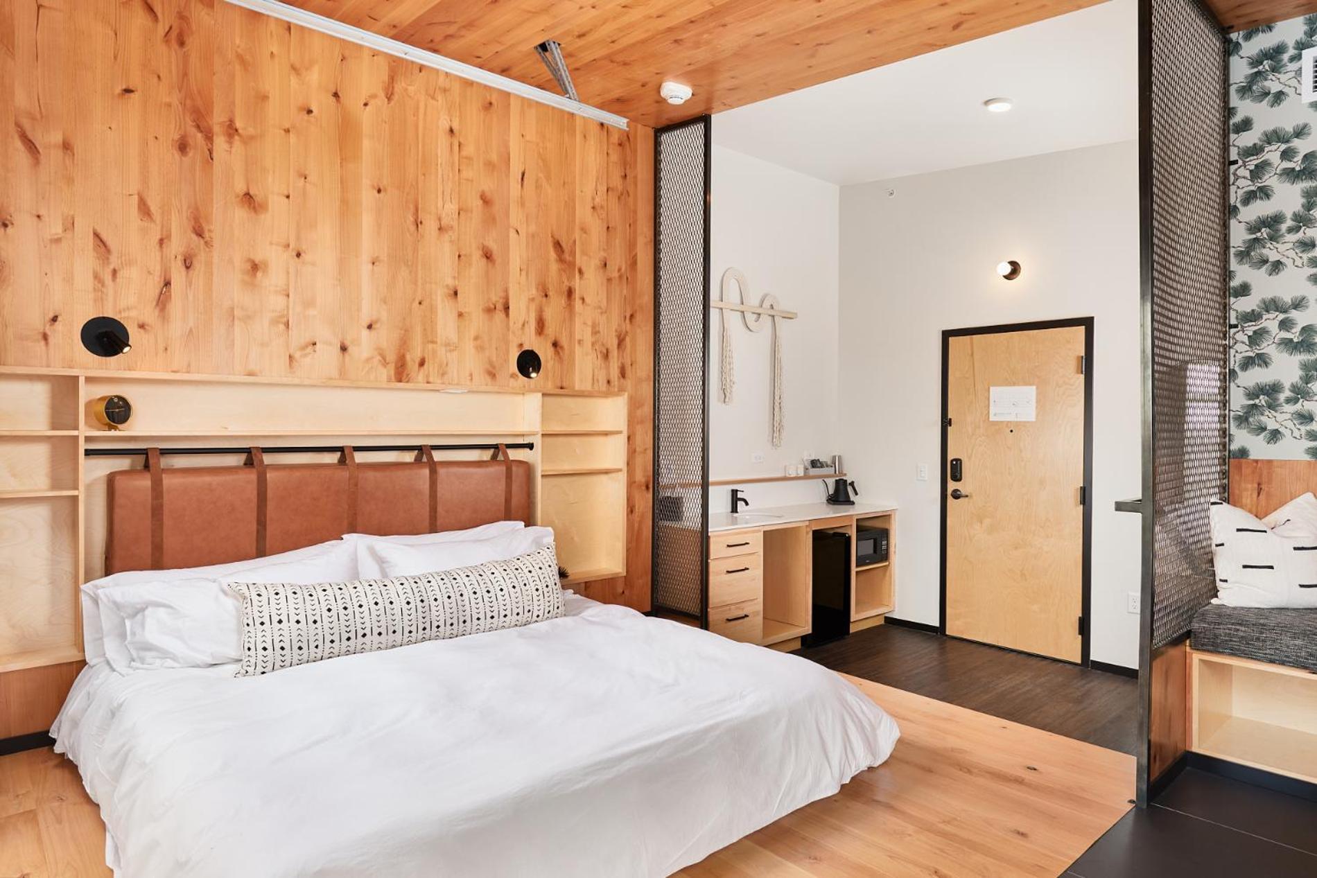 Kinship Landing Hotel Colorado Springs Room photo